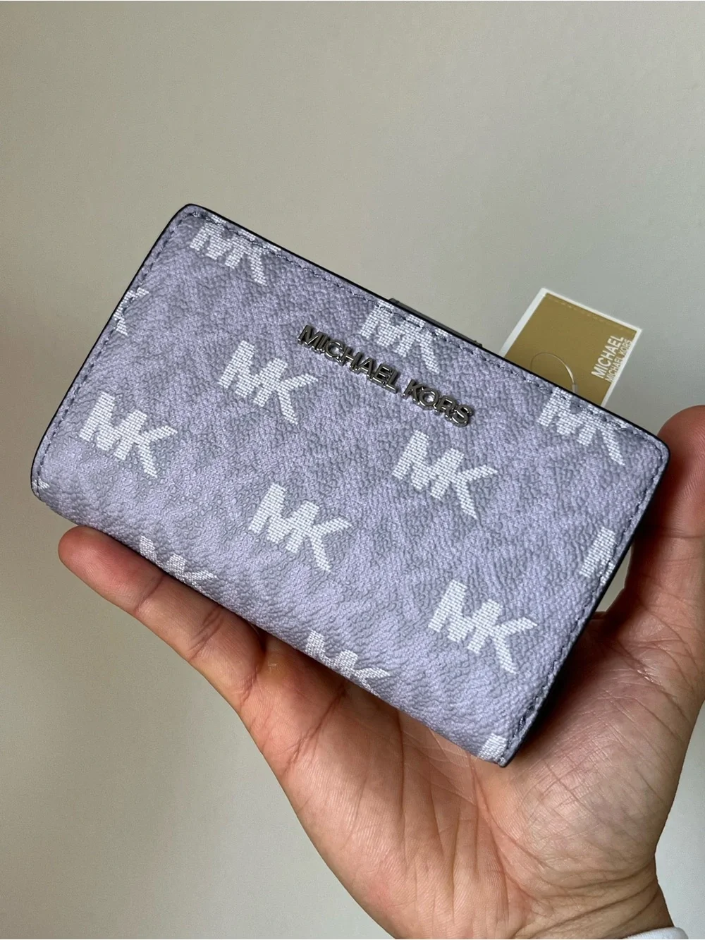Michael Kors medium bifold zip corner wallet🎈🎈